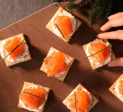 canapés salmon y queso