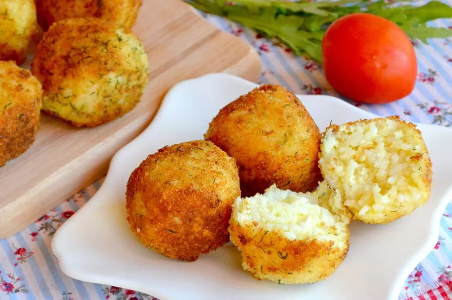 croquetas de arroz y queso