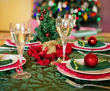 Cómo organizar una cena de navidad en casa con mucha gente