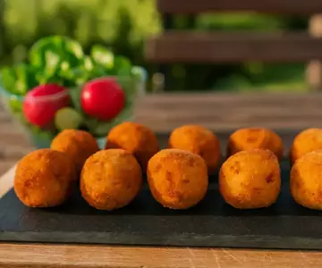 Cómo llevar tus croquetas a la playa o la piscina sin complicaciones