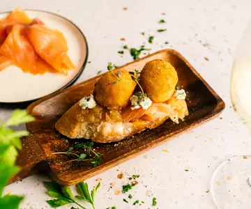 Cómo hacer pinchos caseros con croquetas: ideas originales para triunfar en tus eventos en casa